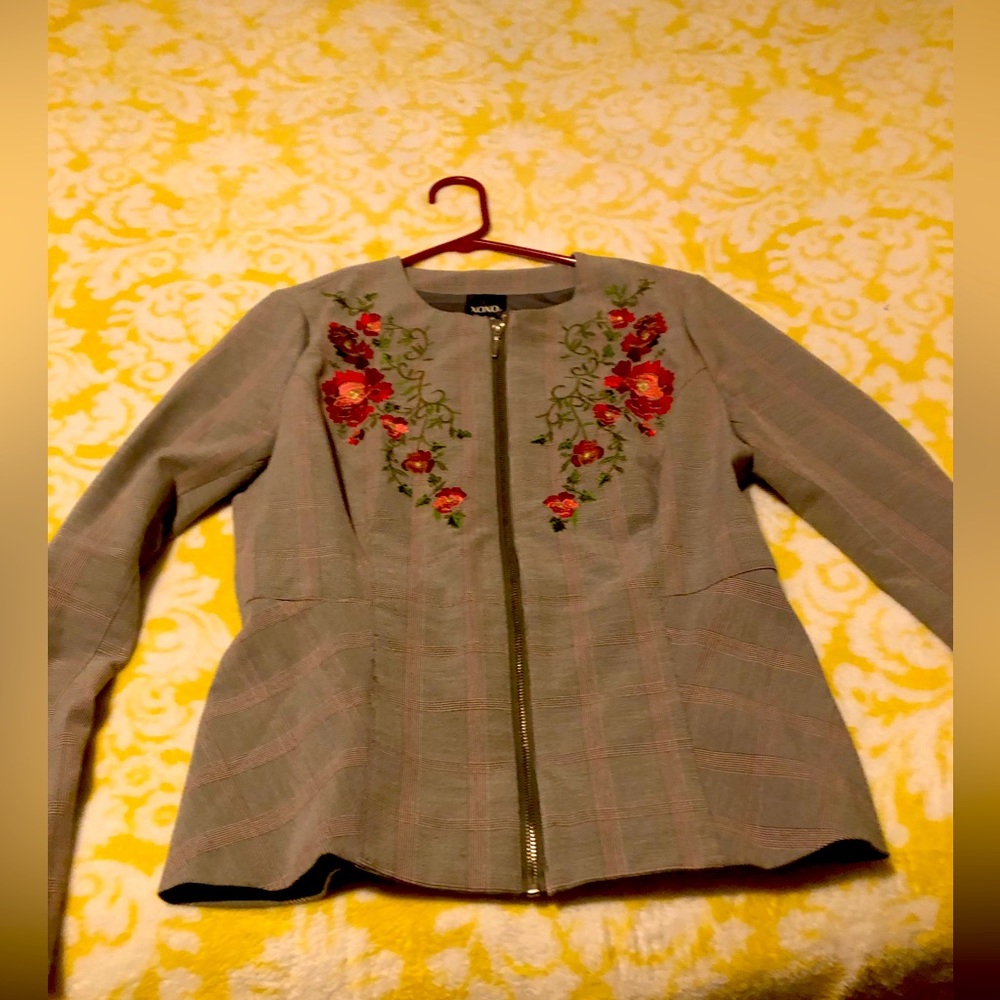 Gray zip up floral blazer